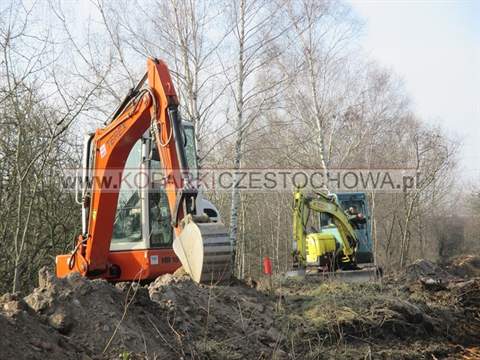 Koparka gąsienicowa podczas prac ziemnych pod Częstochową